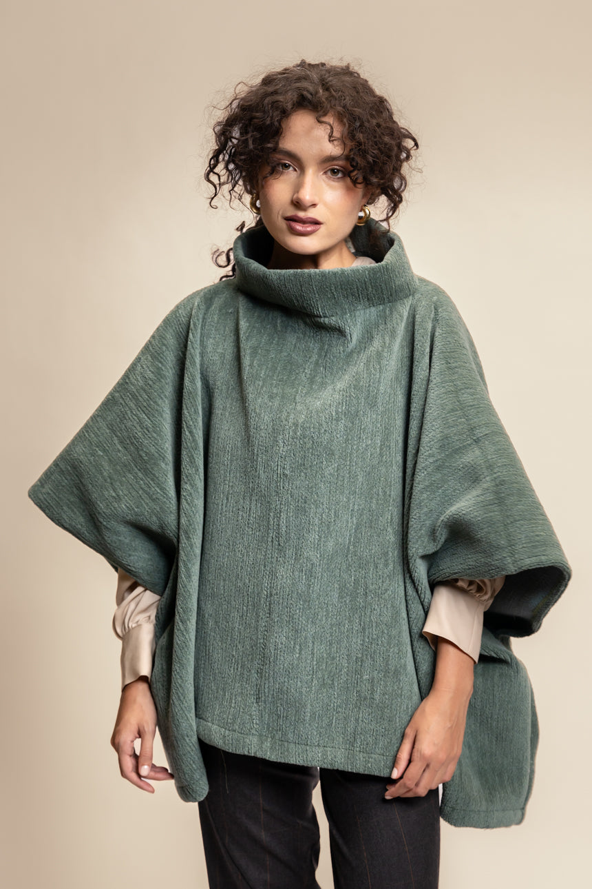 PONCHO MONTAÑA LANA MERINO VERDE