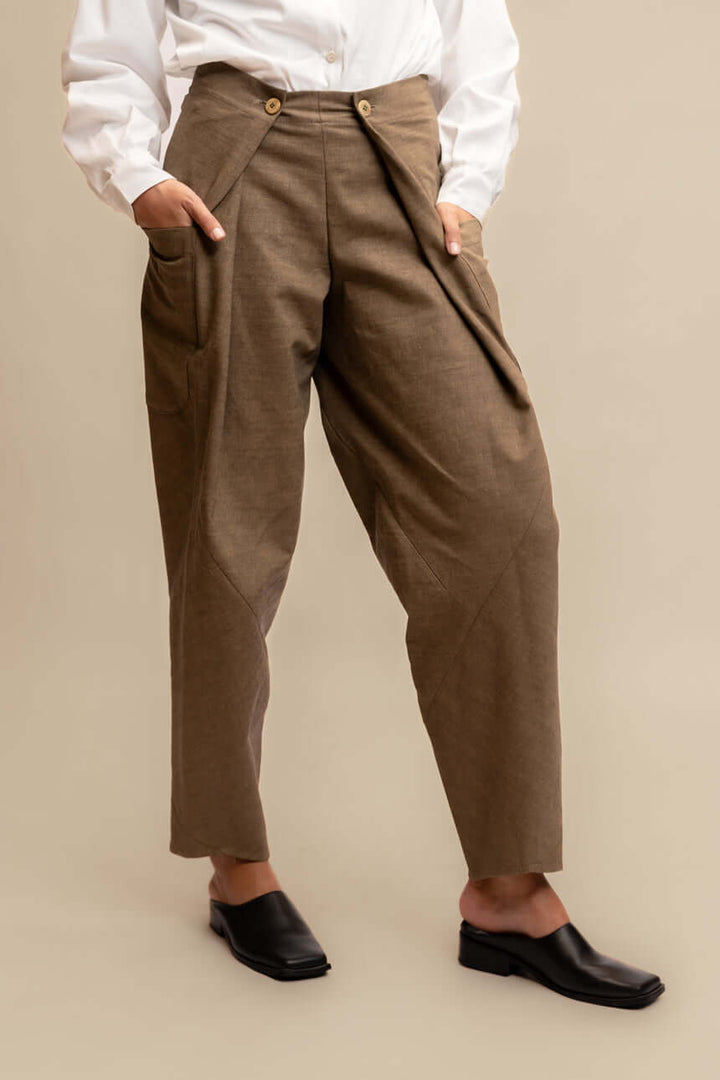 PANTALÓN DERIVA DENIM CAFÉ