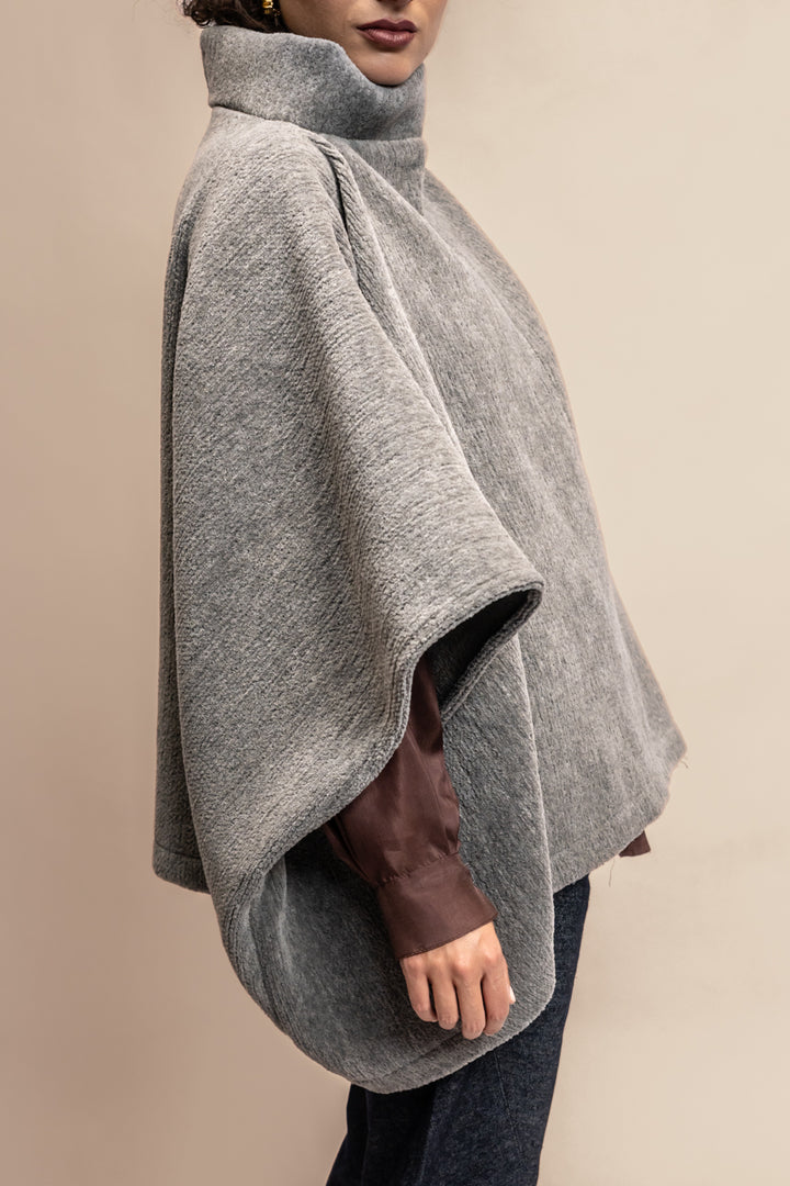 PONCHO MONTAÑA LANA MERINO GRIS
