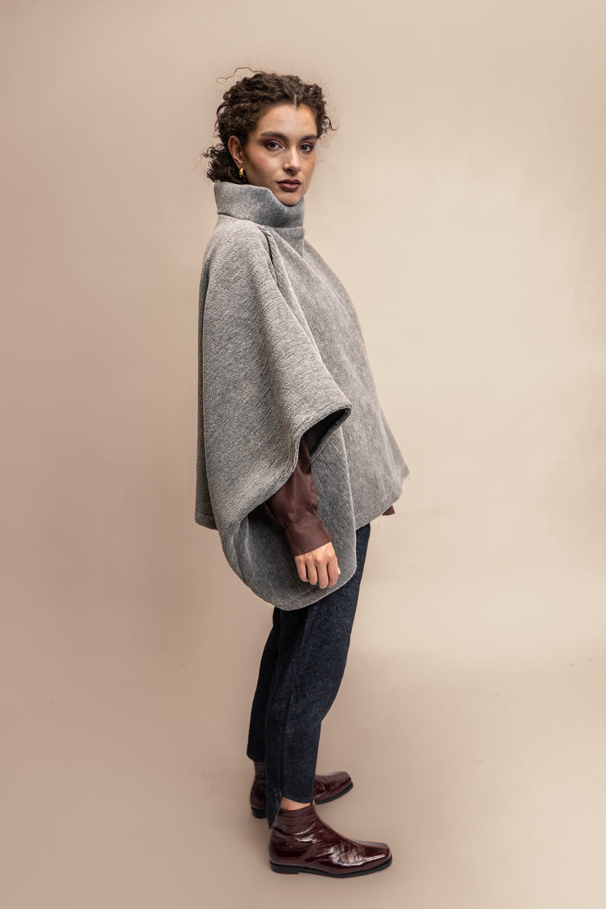 PONCHO MONTAÑA LANA MERINO GRIS
