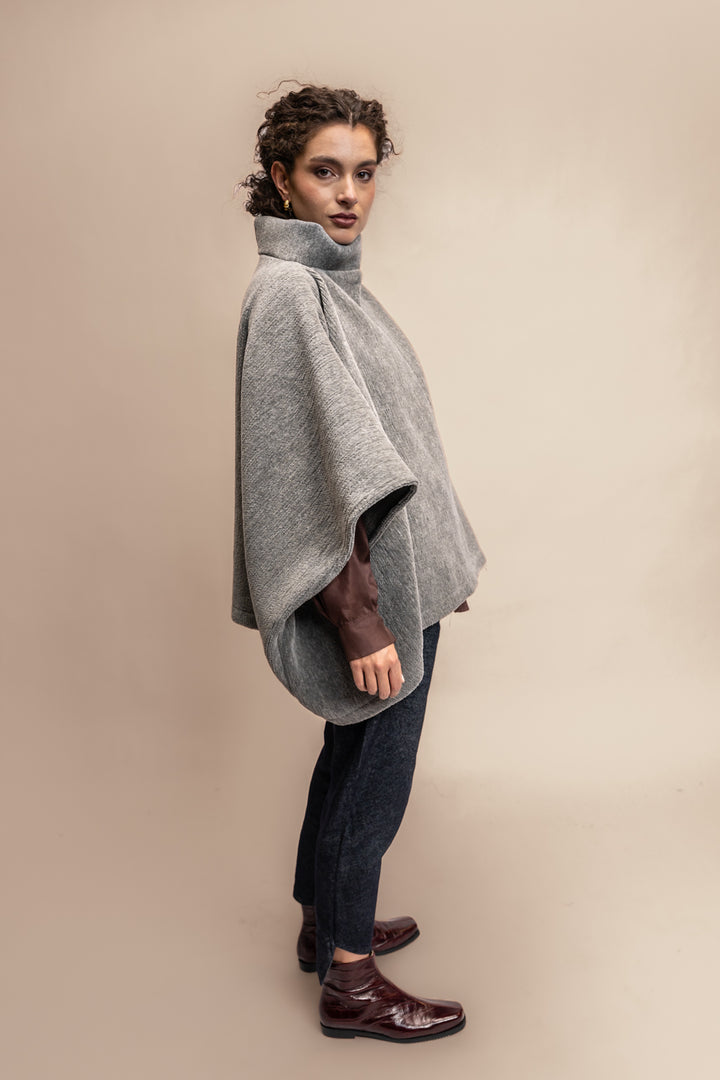 PONCHO MONTAÑA LANA MERINO GRIS