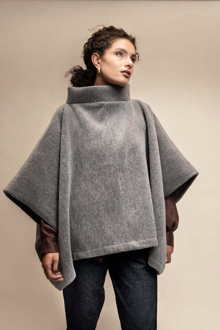 PONCHO MONTAÑA LANA MERINO GRIS