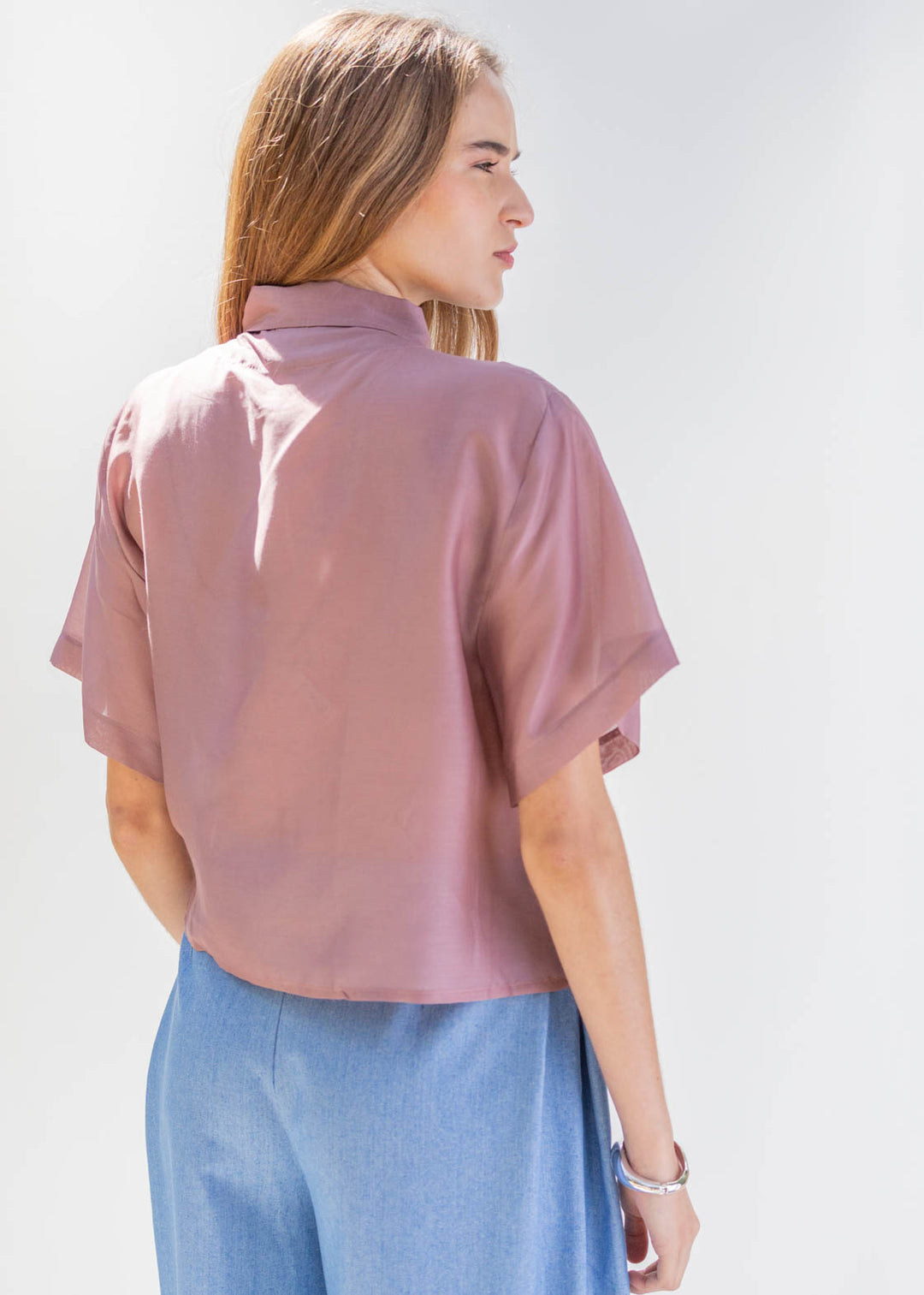 CAMISA CROP SEDA LILA