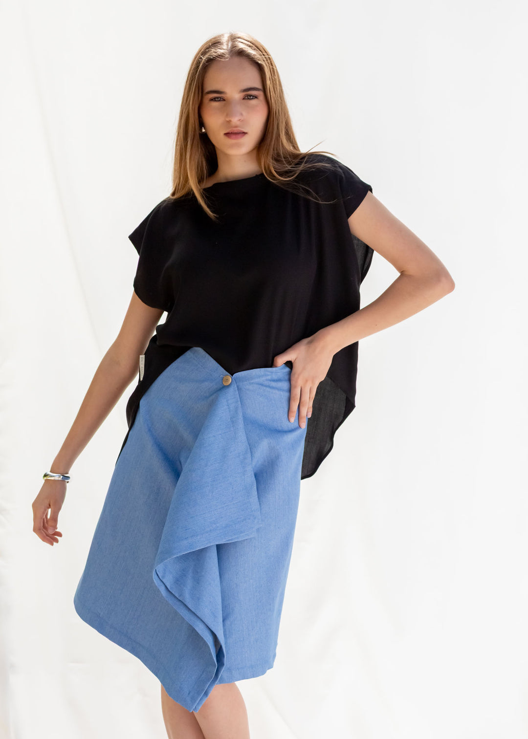 TOP VERTIENTE TENCEL NEGRO
