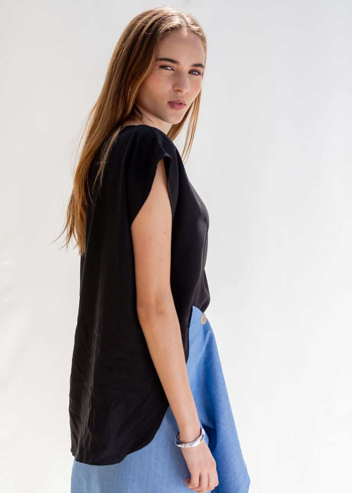 TOP VERTIENTE TENCEL NEGRO