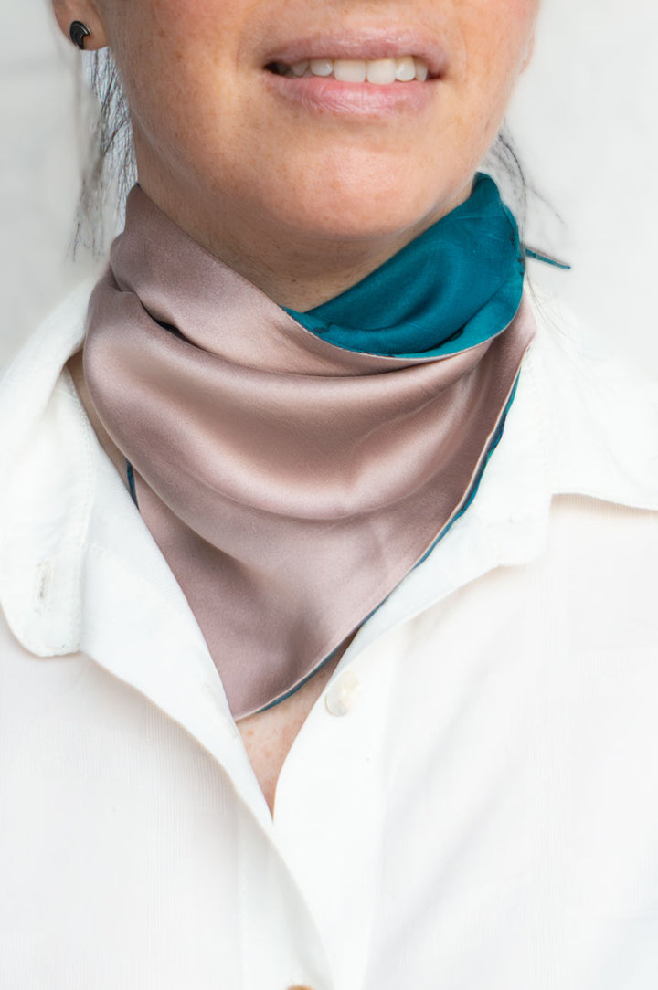 Pañoleta Seda Reversible Rosado / Calipso